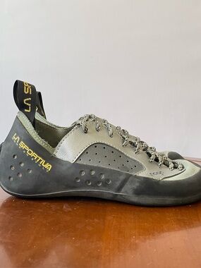 La Sportiva Nago climbing shoes | US 7.5